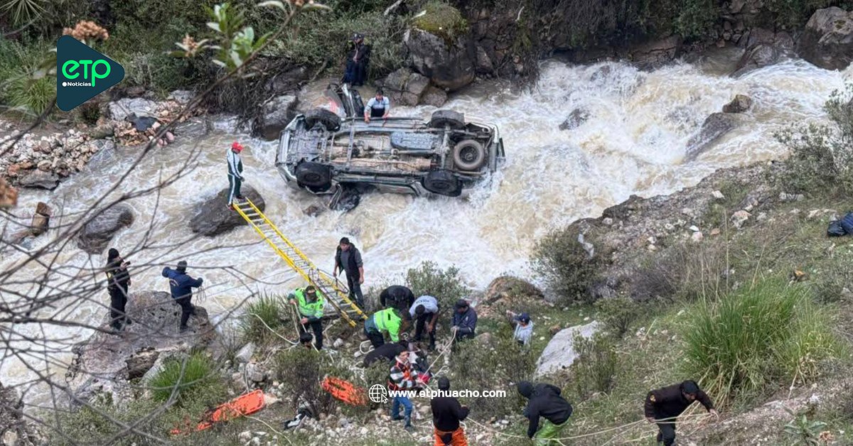 Oyón: Camioneta cae al río Pampahuay; deja un muerto y tres heridos