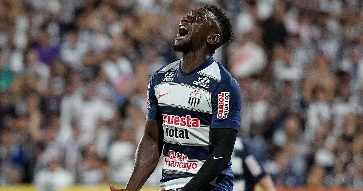 Alianza se impuso por 2-0 a Juan Pablo II y es líder del Apertura